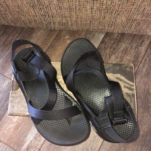 Women’s black chacos